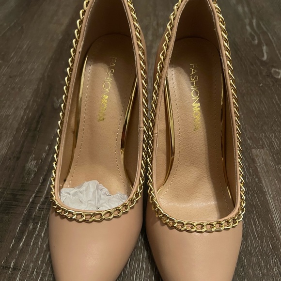 Tan classic/beautiful pumps - Picture 7 of 7